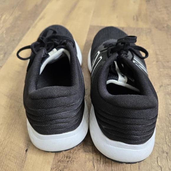 New Balance 520 Womens Size 6 Black and White Athletic Sneakers - Picture 8 of 13